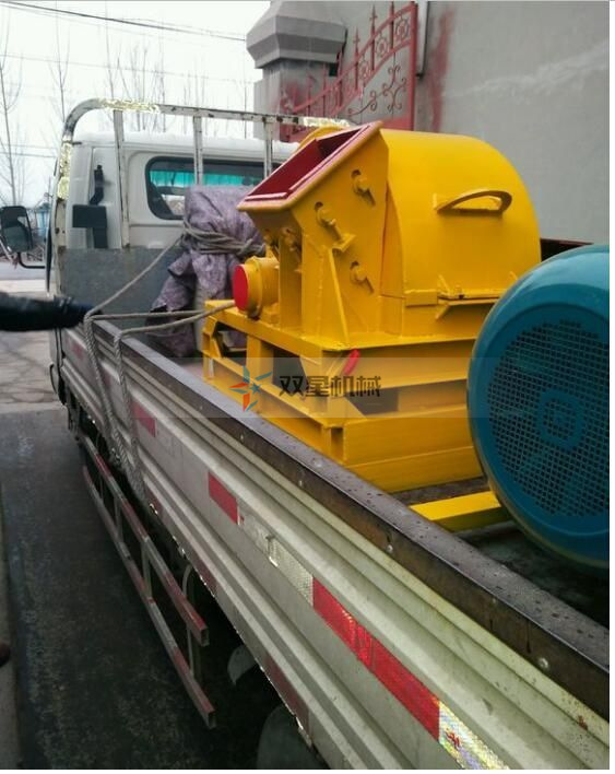 木屑機設備發貨現場發往山東廊坊