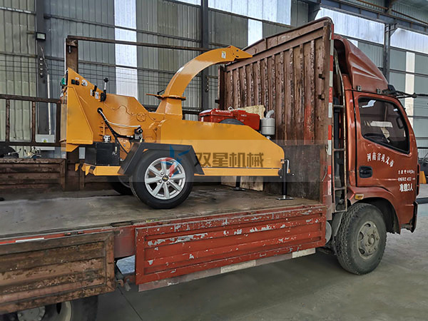 柴油版樹枝粉碎機發貨現場