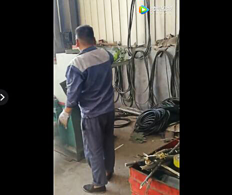 鋸末粉碎機視頻現場設備試機測試