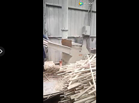 木材粉碎機視頻客戶現場粉碎木條展示