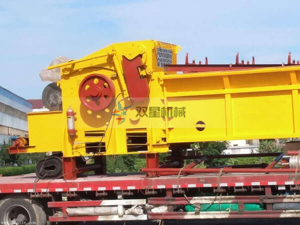 模板破碎機1400型設(shè)備發(fā)往河北保定