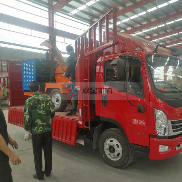 果<a href='http://www.xianhfw.com' target='_blank'><span><a href='http://www.xianhfw.com/1/229.html' target='_blank'><span>樹枝粉碎</span></a>機</span></a>發貨現場