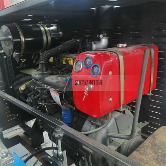 樹枝粉碎機柴油機局部圖