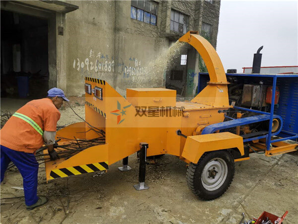 客戶樹(shù)枝粉碎機(jī)現(xiàn)場(chǎng)視頻作業(yè)展示