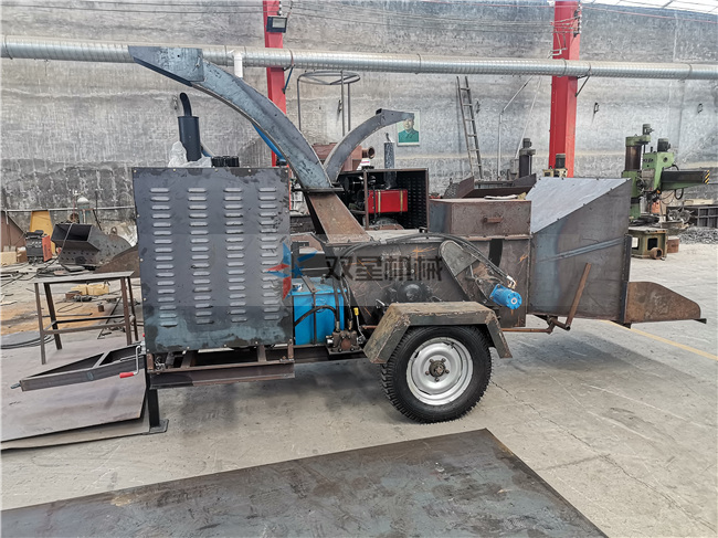 800型樹枝粉碎機(jī)生產(chǎn)車間實拍