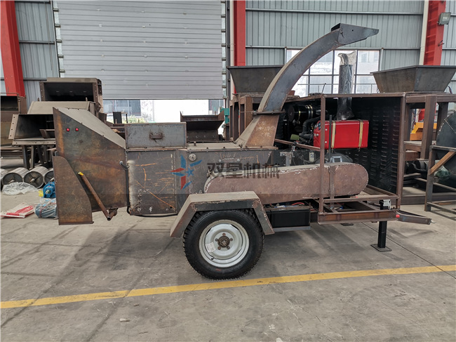 1000型<a href='http://www.xianhfw.com' target='_blank'><span><a href='http://www.xianhfw.com/1/229.html' target='_blank'><span>樹枝粉碎</span></a>機</span></a>廠家現貨實拍