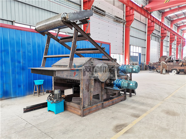 工地模板破碎機(jī)設(shè)備現(xiàn)場(chǎng)拍攝