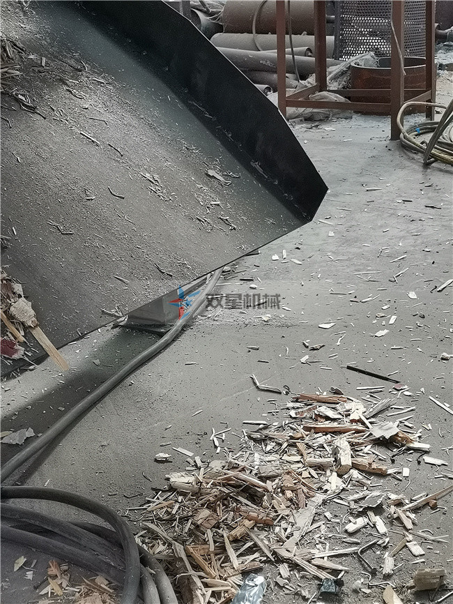 綜合木材破碎機(jī)除鐵除釘磁輥效果實(shí)拍