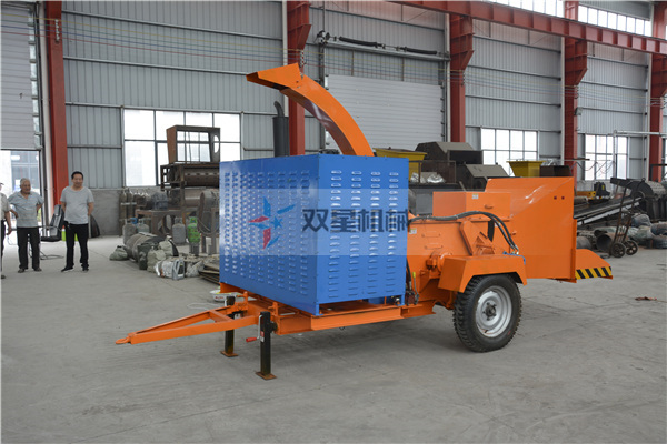 柴油版樹枝粉碎機設備比較適合戶外操作