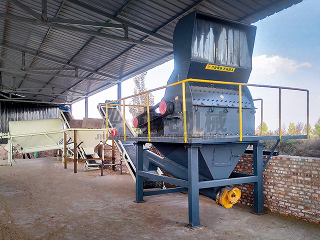 怎樣避免木材粉碎<a href='http://www.xianhfw.com' target='_blank'><span><a href='http://www.xianhfw.com/1/229.html' target='_blank'><span>樹枝粉碎</span></a>機</span></a>機零部件的頻繁替換