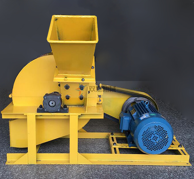 衡量一臺木材粉碎<a href='http://www.xianhfw.com' target='_blank'><span><a href='http://www.xianhfw.com/1/229.html' target='_blank'><span>樹枝粉碎</span></a>機</span></a>廠家機好壞的標準是什么